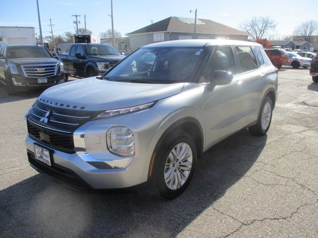 2024 Mitsubishi Outlander ES